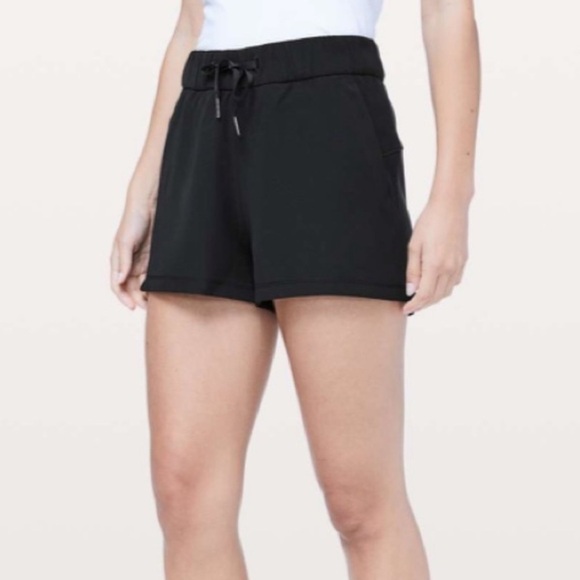 Lululemon On The Fly Short Woven 2,5’ Black Size 6 - Picture 1 of 6